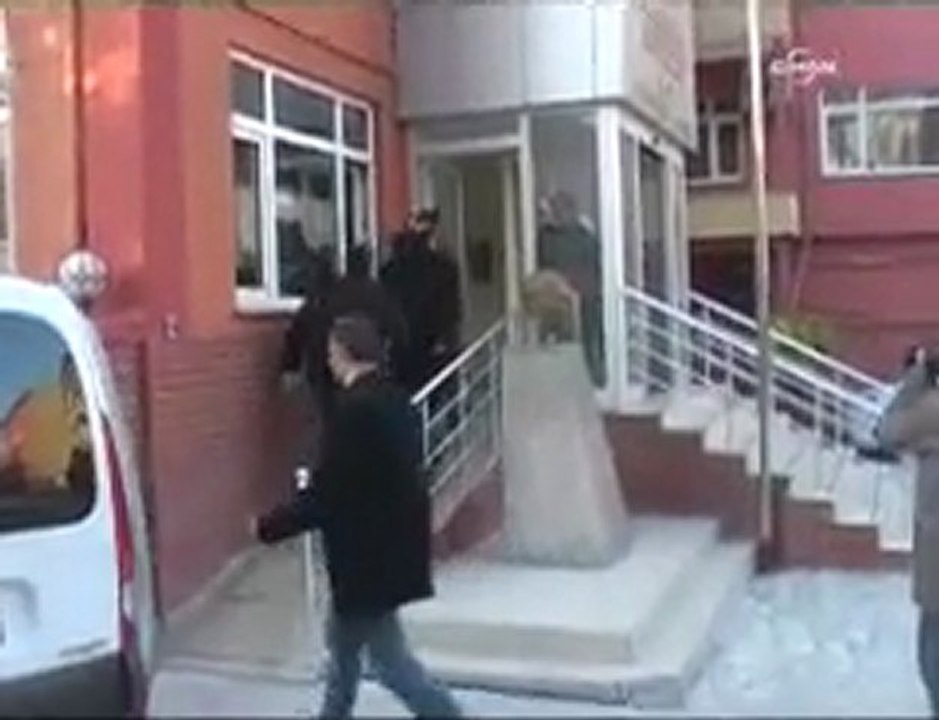 KIZ ARKADAŞINI ÖLDÜRDÜ