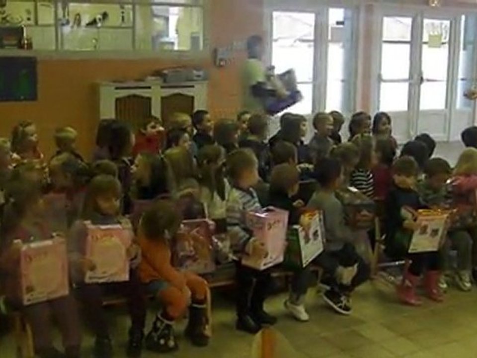 Chansons de Noël à l'école Péri