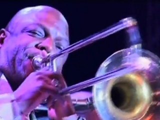 Ibrahim Ferrer - Hay Que Entrale a Palos a Ese live