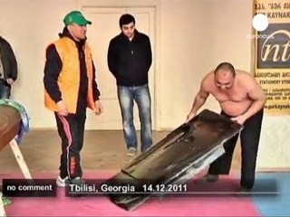 "L'homme magnétique" de Géorgie bat un... - no comment