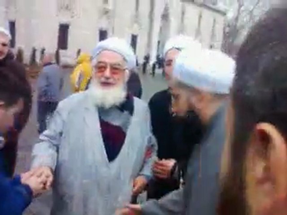 cübbeli hocamızın babasıda beyazıt meydanındaydı