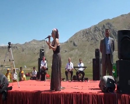 Sebile CAN Mendilimde Gül Oya - seslideva.com-seslinick.com Dailymotion videosu