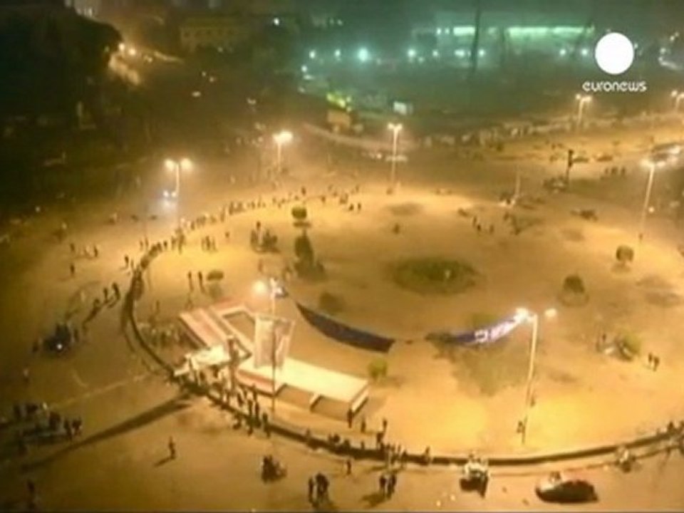 Calm in Cairo after dawn raid in Tahrir Square
