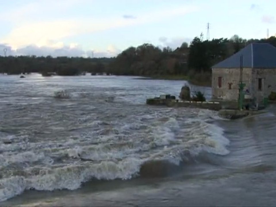 METEO : La Vire déborde à Candol en Normandie
