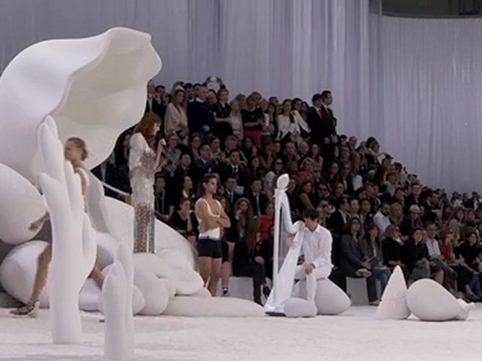 CHANNEL CONCERT DE FLORENCE  THE MACHINE AU DEFILE