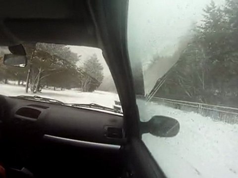 Clio RS3 en glisse sur la neige