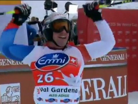 Feuz closes gap on Svindal after Val Gardena win