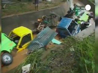 Philippines: une tempête tropicale provoque la mort de...