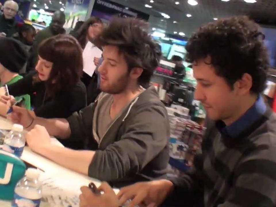 Séance dédicaces DVD Saison 1  "Le visiteur du futur" à Paris - FNAC Forum des Halles