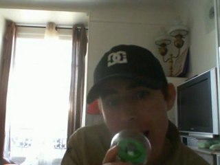 Wiwi égratigne "give me your life" de Skip The Use