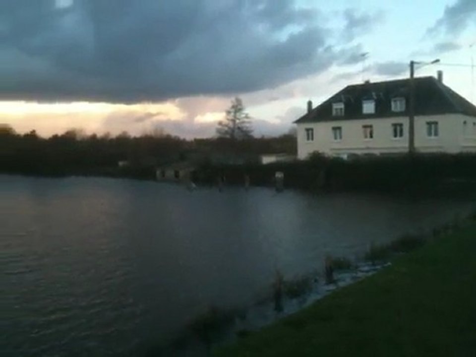 La Sienne en crue au pont de Hyenville