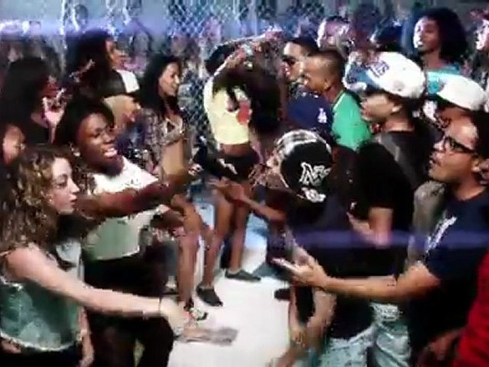 Kat DeLuna - Drop It Low