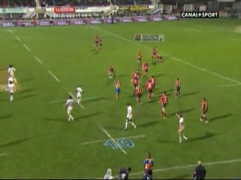 Caballero jette le ballon sur Jerome Garces