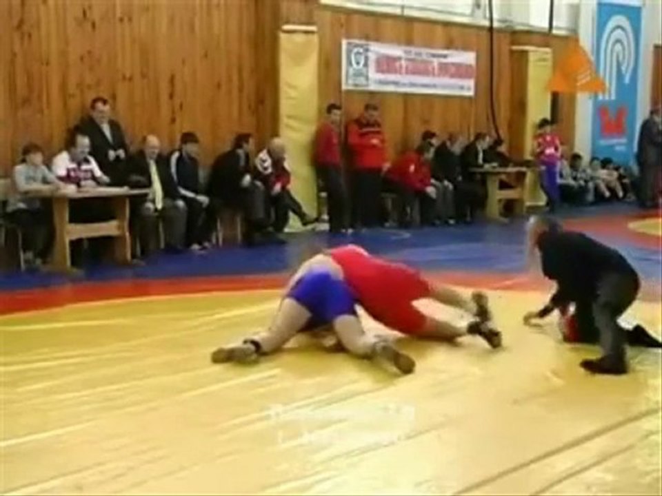 Profesyonel Güreş Hakemi - slayttv