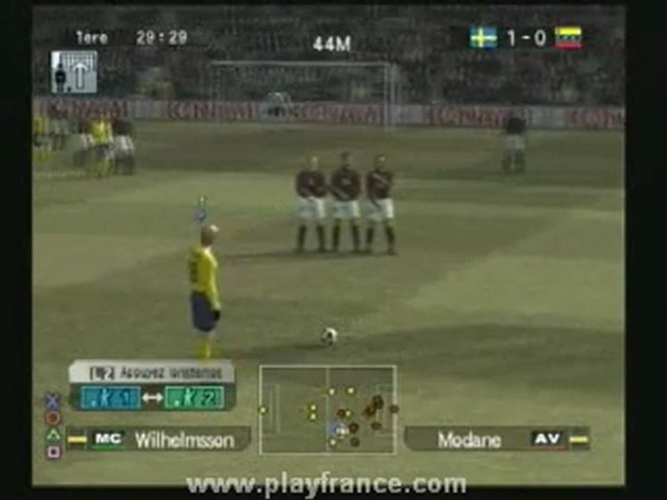 Pro Evolution Soccer 5 (PS2) - Une mi-temps d'un match opposant la Suède au Venezuela !