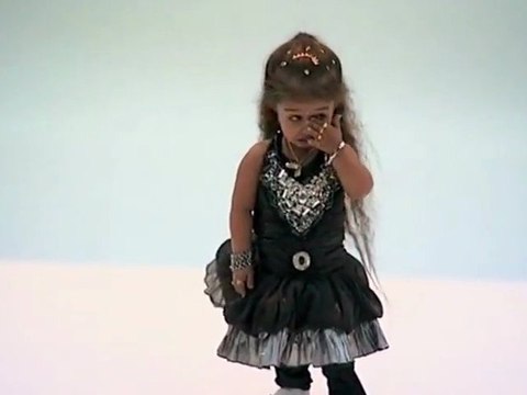 La femme la plus petite du monde en 2012 : Jyoti Amge