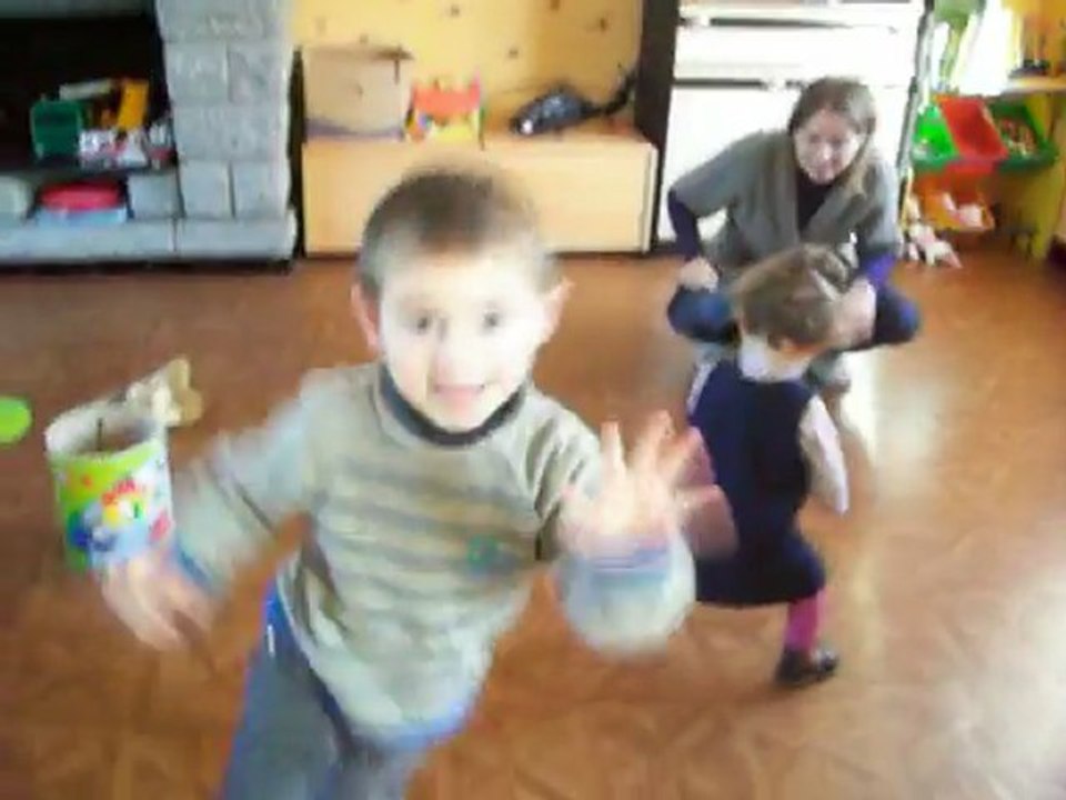 Premiers pas de cynthia exclusif