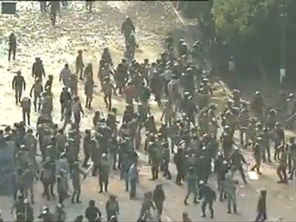 فيديو اكثر وضوحا لسحل الفتاة وضربها وتعريتها