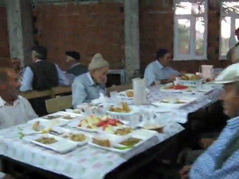 Niksar GOKCELİ de BİR İFTAR YEMEGİ (16 AGUSTOS 2011 ) Salı