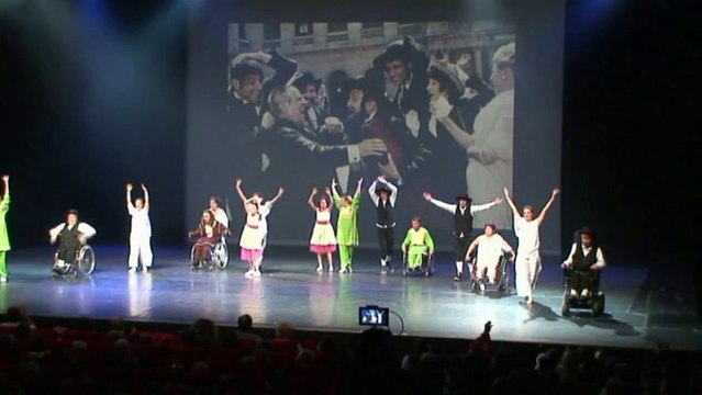 Mode H fait son cinéma au Vinci à Tours 22 Novembre 2011.Spectacle chorégraphique.Personnes handicapées et valides.