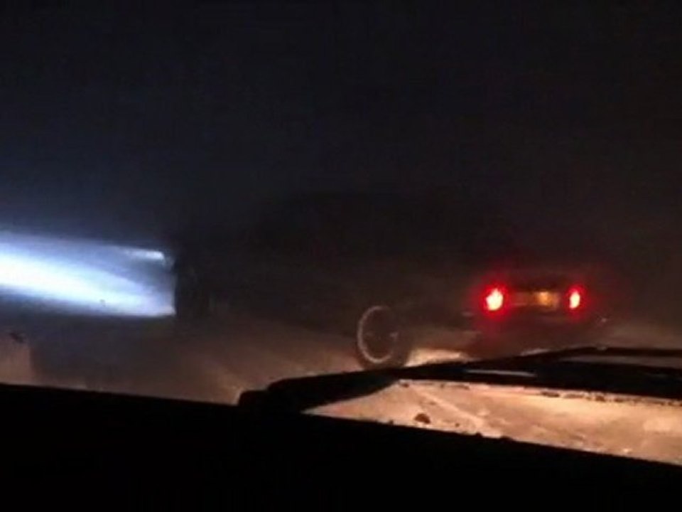 Ax 4/4 moteur saxo VTS contre bmw E30 compresseur sur la neige .