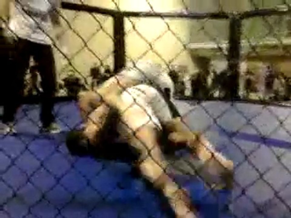 Janvier Jeremy (Grenay Fight Team) vs Rudy Chahir (Team Bachy) au Shooto Belgium 18/12/2011