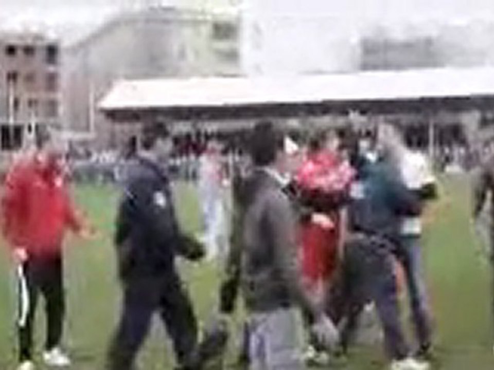 Futbol terörünü kınıyoruz
