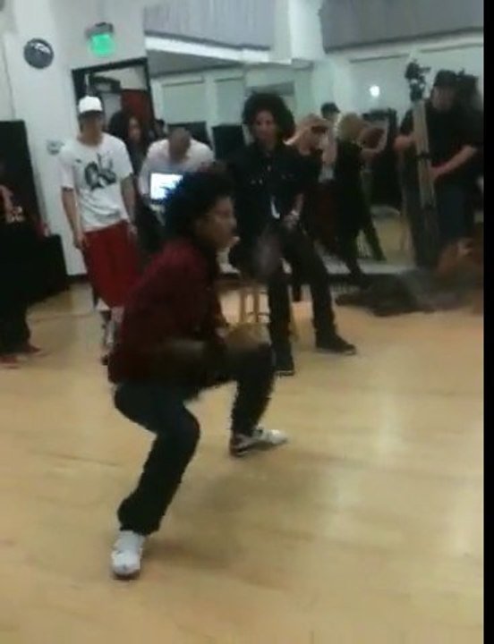 Les Twins Freestyle Dance 1
