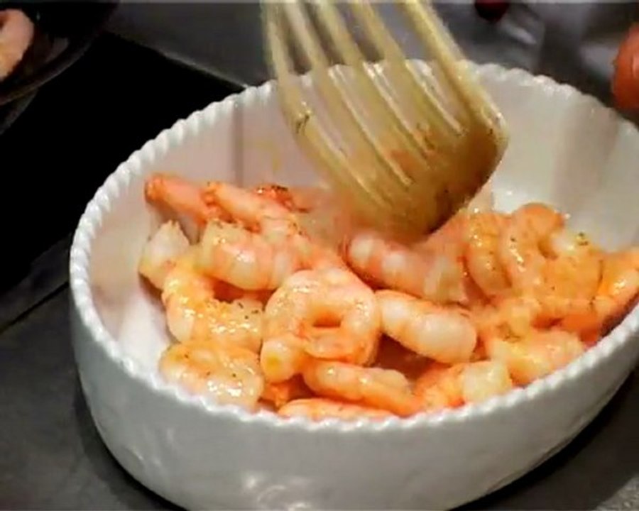 Mediterrane Pasta mit gebratenen Garnelen