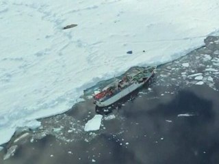 Supplies lifted to stricken Russian ship