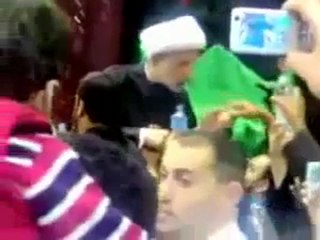 ‫تبرك الشيعه بـ لعاب الزنديق المهاجر !!‬ - YouTube