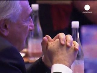 Strauss-Kahn torna in pubblico
