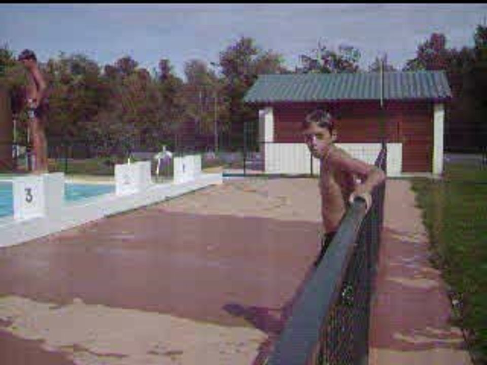 tibo salto 180 dans la piscine