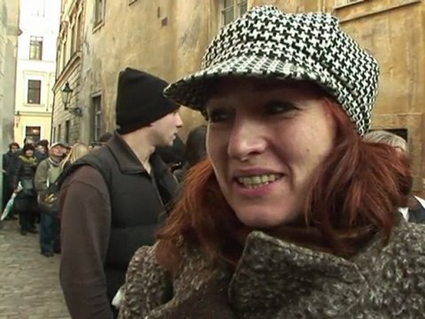 Les Tchèques s'inclinent à Prague devant le cercueil de Vaclav Havel