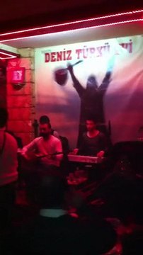 gökan doğanay ve sinem polatdan bakırköy deniz türkü evinde elazığ oyun halayı izliyenleri mest etdi... denizturkuevi.com