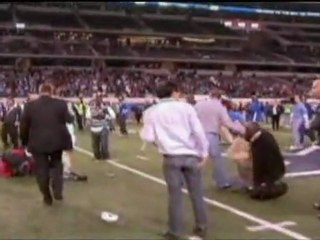 Runaway golf cart knocks people over in Texas