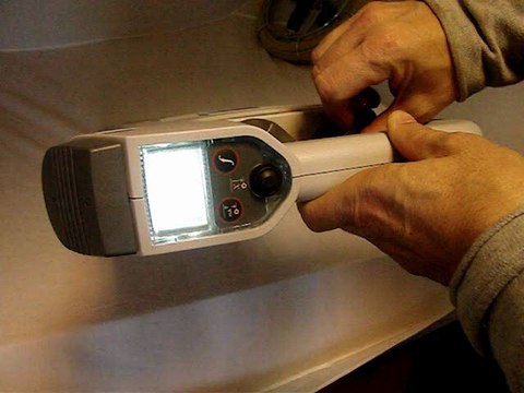 DETECTEUR DE CANALISATIONS ET CABLES