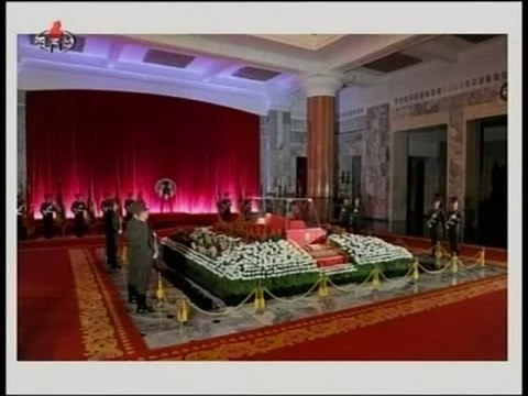 La télévision nord-coréenne montre la dépouille de Kim Jong-il