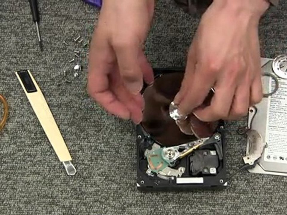ハードディスクの破壊 / Seagate（シーゲイト）