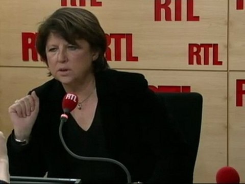 Transport aérien : pour Aubry, le gouvernement agit trop tardivement