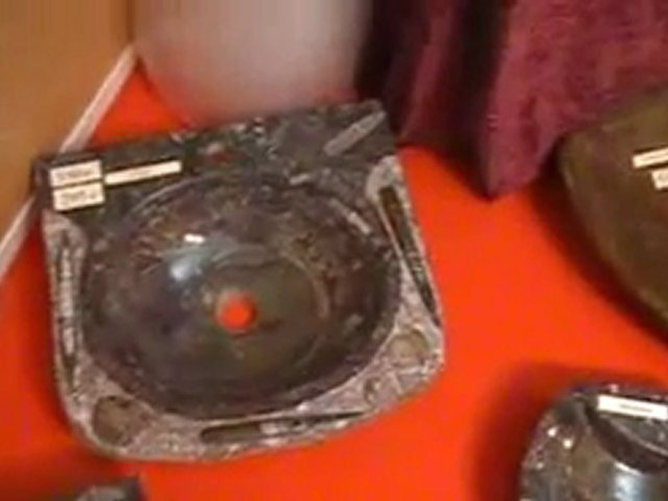 lavabos, vasques, lave mains, bac à douche en pierres fossilisées etc...