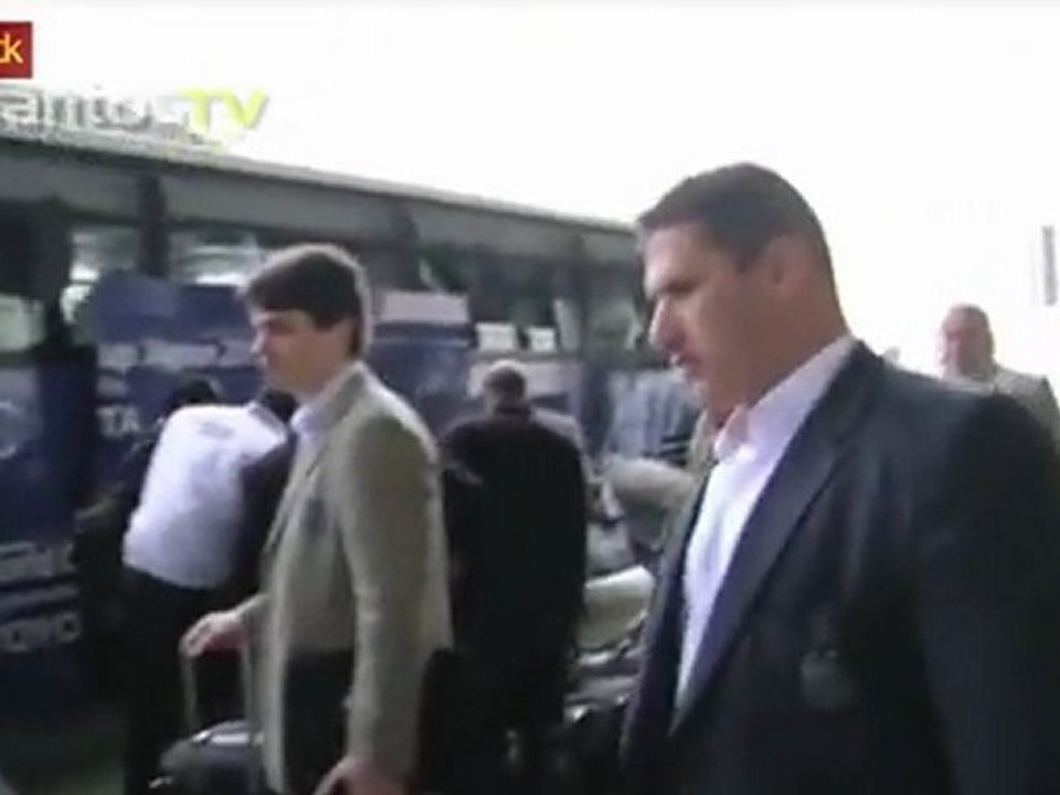 Bastidores do voo de volta do Santos ao Brasil