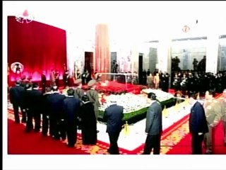 TV muestra cuerpo de Kim Jong-il