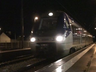 Le Père Noël arrive au train de 18h11 en gare de Lamballe