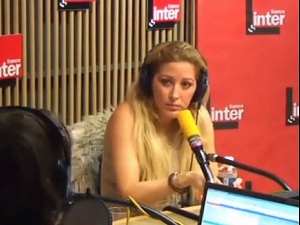 Radio France : Loana montre ses seins à la radio