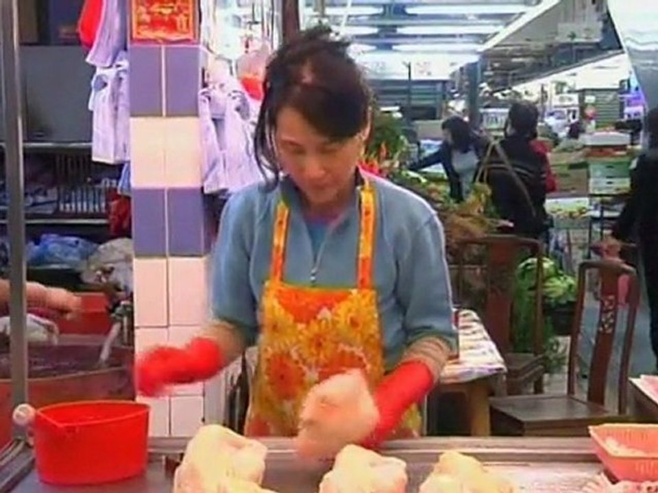 Bird flu bug hits HK chicken trade