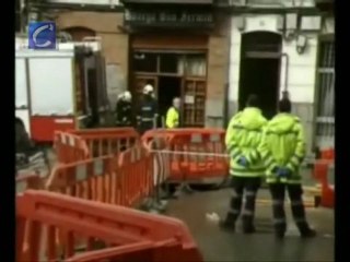 Un incendio, acusado por una explosión de gas, destruye en Santander la planta superior de tres edificios