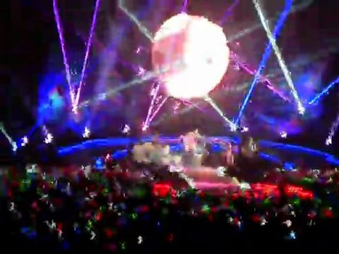 Coldplay-every teardrop is a waterfall live bercy le 14/12/2011
