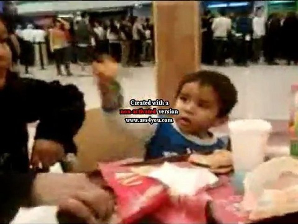 MAC DONALD DE UNICENTER.wmv