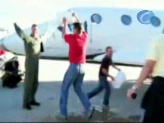 Commercial spaceship makes first manned glide flight